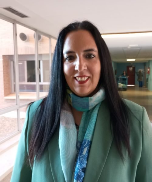 ‘Besos al cielo, Sonrisas al universo’: Un viaje literario de resiliencia y esperanza