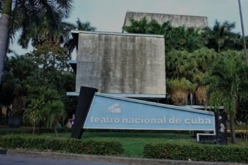 Envía tu foto en el teatro