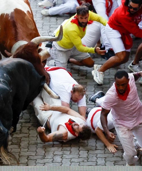 Segundo encierro de San Fermín 2025 | Larguísimo (5 minutos y 22 segundos) y peligroso segundo encierro de los imprevisibles toros de Cebada Gago
