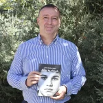 Hay libros que nacen de la imaginación y otros que surgen de una urgencia vital. Mario, no estás solo pertenece a este segundo grupo
