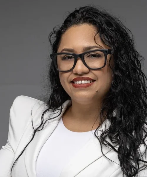 Cindy María González Manga transforma la memoria en literatura necesaria