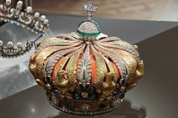 Nuevas imágenes de las cámaras del Louvre muestran por primera vez el robo en el interior del Museo