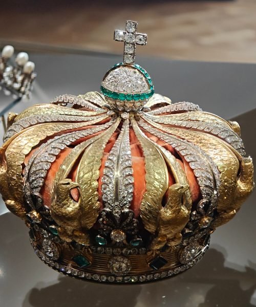 Nuevas imágenes de las cámaras del Louvre muestran por primera vez el robo en el interior del Museo