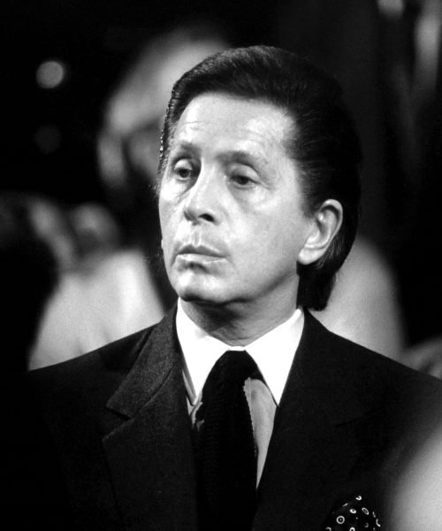 Muere el diseñador Valentino, gigante universal de la moda, a los 93 años