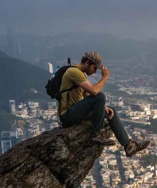 Julio Aurelio Olivero Lara convierte la experiencia emocional en literatura viva
