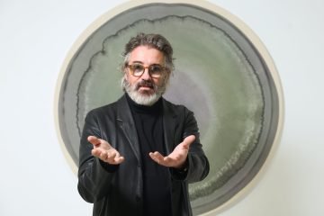 Olafur Eliasson, el escultor de la luz se enfrenta al lienzo: “Si relajas la obsesión por los resultados, te vuelves menos defensivo”