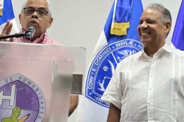 UASD acerca a estudiantes a la obra de Gustavo Olivo