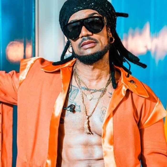 Vakeró brilla cantando en inglés en los JCC Santo Domingo 2026