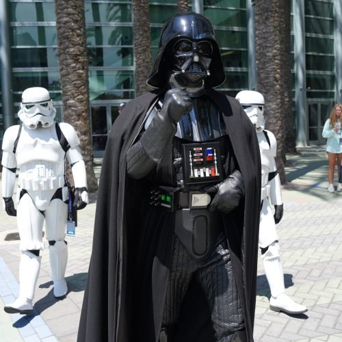 Cuando 100.000 adultos se visten como princesas Disney: la D23 riega de millones al sur de California