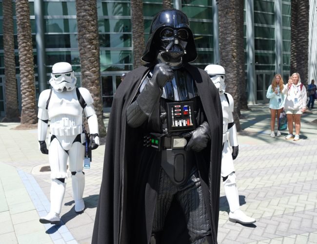 Cuando 100.000 adultos se visten como princesas Disney: la D23 riega de millones al sur de California