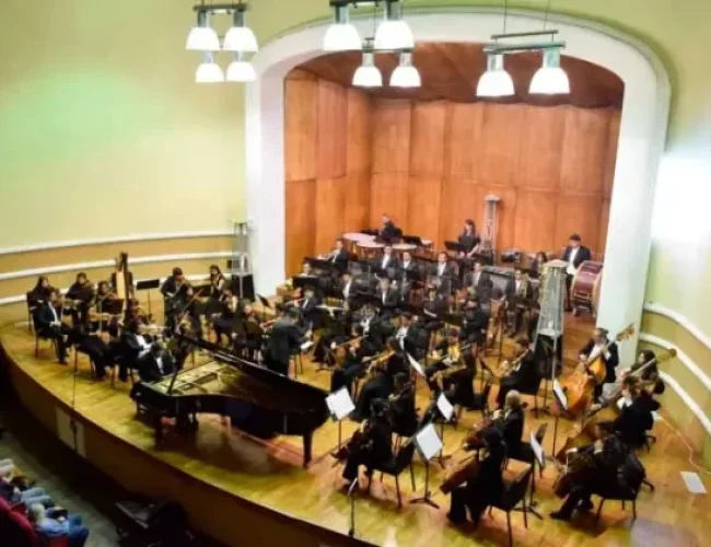 Sinfónica revive la música de las películas bolivianas