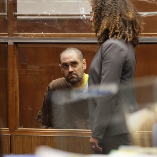 Nick Reiner es acusado por un gran jurado del asesinato de sus padres y se enfrentará a cadena perpetua o pena de muerte