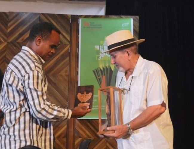 Entregan símbolo de la provincia de Guantánamo al historiador de Baracoa