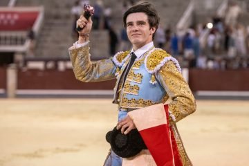 El novillero catalán Mario Vilau sufre una grave cornada en El Hoyo de Pinares (Ávila)
