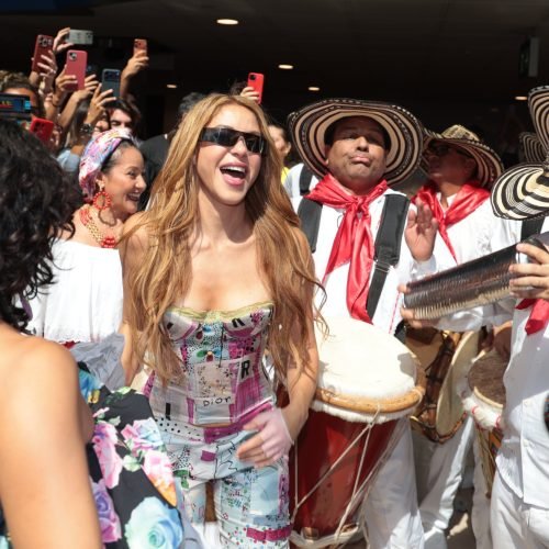 Shakira aterriza en Madrid para su serie de 12 conciertos: “Somos una sola nación latina”
