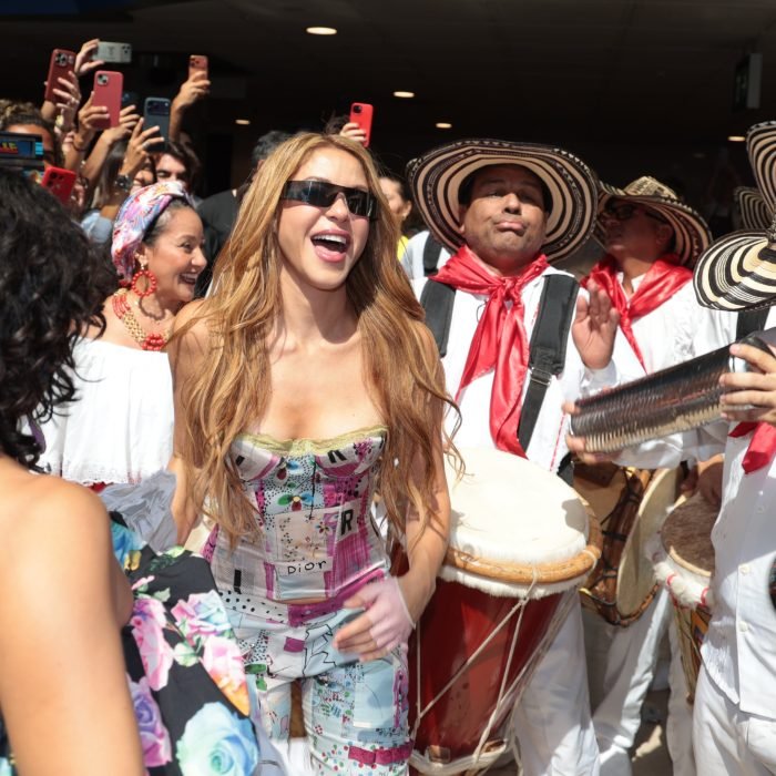 Shakira aterriza en Madrid para su serie de 12 conciertos: “Somos una sola nación latina”