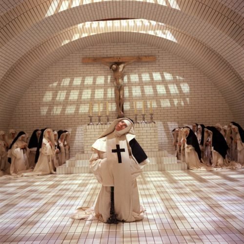 ‘Los demonios’: cuando Ken Russell rodó unas monjas masturbándose con un gigantesco cristo crucificado